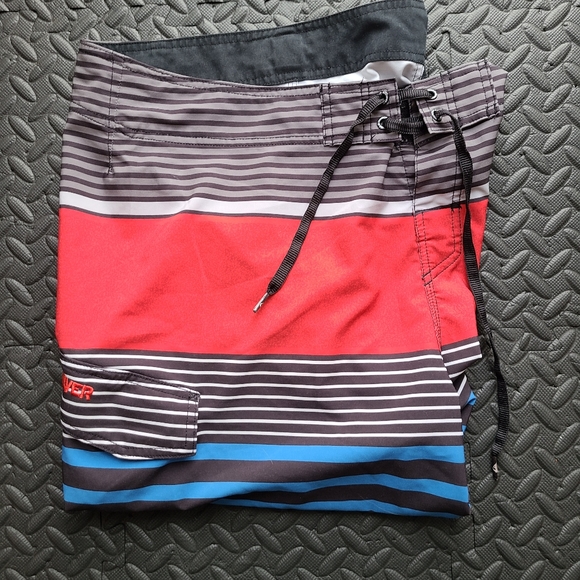 QuickSilver Board Shorts - Picture 4 of 4